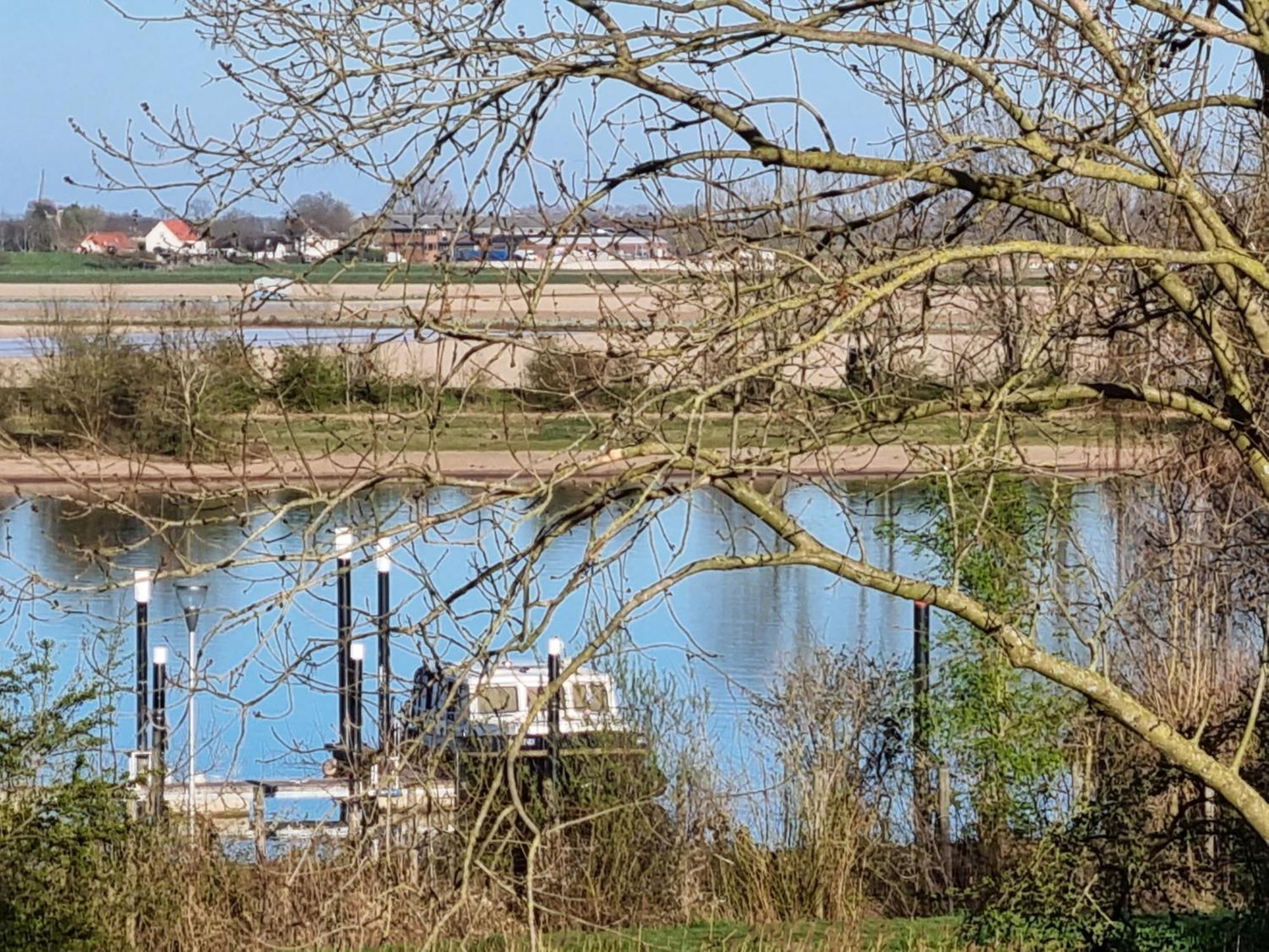 B&B Maaslandje Wijk en Aalburg 外观 照片